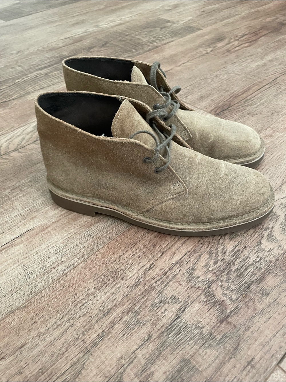 Clarks Men's Suede Chukka Boots in Light Brown